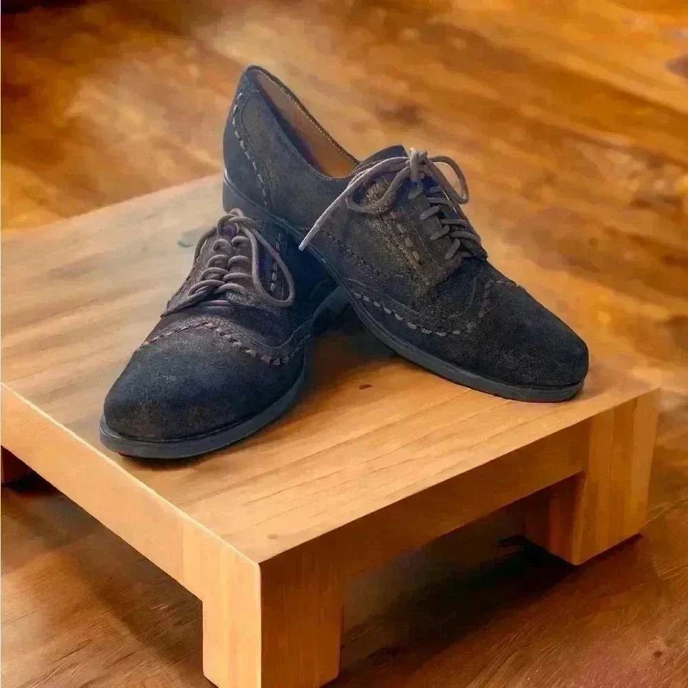 Earthies Lisbon Rock suede Oxford wingtip walking shoe w bronze metallic wash